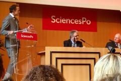 Φοιτητές σε Σόιμπλε: Τι έχετε να πείτε για τις αυτοκτονίες στην Ελλάδα; - Σόιμπλε: Ασχοληθείτε με τη χώρα σας