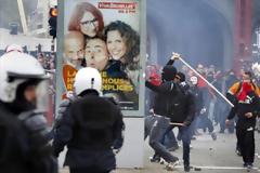 Καζάνι που βράζει οι Βρυξέλλες για τα μέτρα λιτότητας – Μεγάλες διαδηλώσεις έπνιξαν τη βελγική πρωτεύουσα