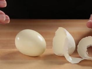 Φωτογραφία για Πώς μπορείτε να ξεφλουδίσετε ένα αυγό σε δευτερόλεπτα; [video]