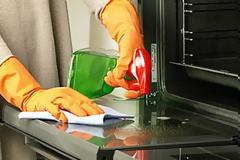 Πώς θα καθαρίσετε τον φούρνο αποτελεσματικά και... οικολογικά