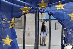 ΔΝΤ: Ζητά πρόσθετα μέτρα 1,35 δισ. και βλέπει «ψαλίδι» στις συντάξεις