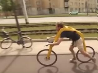 Φωτογραφία για Δείτε το ποδήλατο χωρίς πετάλια και σέλα αλλά... μει πολλή πλάκα [video]