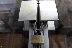 Συνεχίζοντα τα λουκέτα στην Πάτρα - Ρολά σε γνωστό κατάστημα