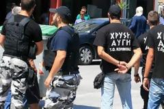 Πανικόβλητοι Χρυσαυγίτες μετά τη δολοφονία Φύσσα: «Πέτα τα αυτοκόλλητα με τον Χίτλερ, τα μαχαίρια και τους δυναμίτες»