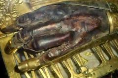 Αχαΐα: Δείτε που έκρυψαν το λείψανο του Αγίου Χαραλάμπους οι αλλοδαποί ιερείς - Kατηγορούνται για την κλοπή από το Μέγα Σπήλαιο