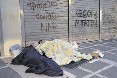 Το γιγαντιαίο γκράφιτι στο κέντρο της Αθήνας που αφιερώθηκε σε όλους τους φτωχούς και τους άστεγους της Ελλάδας