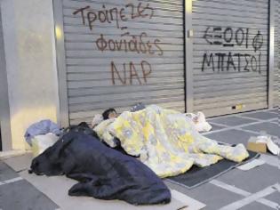 Φωτογραφία για Το γιγαντιαίο γκράφιτι στο κέντρο της Αθήνας που αφιερώθηκε σε όλους τους φτωχούς και τους άστεγους της Ελλάδας