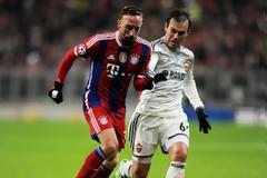 ΧΑΡΟΥΜΕΝΟΙ ΣΤΗΝ ΜΠΑΓΕΡΝ ΚΑΙ... «ΚΟΙΤΑΞΤΕ ΠΟΙΟΣ ΓΥΡΙΣΕ»!