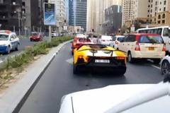 Τυλίχθηκε στις φλόγες η Λαμποργκίνι του για μία selfie!