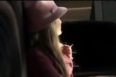 Ελεάνα Βλάχου: Η κούκλα σύζυγος του Τζιτζικώστα που πρωταγωνιστεί σε βίντεο κλιπ του Σταμάτη Γονίδη [video]