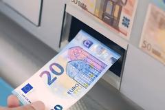 Το κόλπο για να διαπιστώσετε αν είναι πλαστό το νέο χαρτονόμισμα των 20 ευρώ [video]