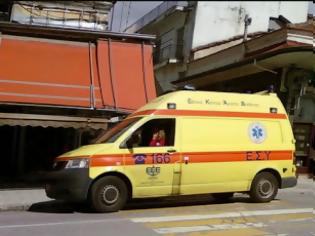 Φωτογραφία για Επαγγελματίας οδηγός του ασθενοφόρου του ΕΚΑΒ παρκάρει στη διάβαση πεζών στα Τρίκαλα