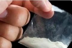 Προσπάθησε να «ξεφορτωθεί» την ηρωίνη αλλά την… πάτησε