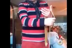 ΠΩΣ ΤΟ ΚΑΝΕΙ; Πως να δέσετε τον κόμπο στην γραβάτα σας σε λιγότερο από 10 δευτερόλεπτα - Τέλειο... [video]