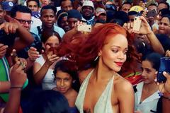Η Rihanna αποκαλύπτει προσωπικές λεπτομέρειες...