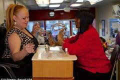 Απίστευτο κι όμως αληθινό: Η γυναίκα που έχει να κόψει τα νύχια της 8 χρόνια! [video]