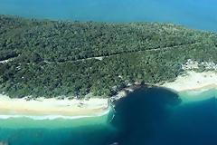 ΑΠΙΣΤΕΥΤΟ! Άνοιξε η θάλασσα και τα κατάπιε όλα [photos]