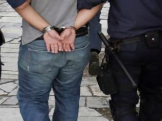 Φωτογραφία για Λεμεσός: Έριξε γροθιές στους αστυνομικούς γιατί δεν τον άφησαν να δει την πρώην του