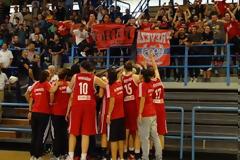 ΙΣΤΟΡΙΚΗ ΝΙΚΗ ΜΕ ΤΟΝ ΚΟΣΜΟ ΣΤΟ ΠΛΕΥΡΟ ΤΟΥΣ... ΝΙΚΗ ΛΕΥΚΑΔΑΣ - ΟΛΥΜΠΙΑΚΟΣ 55-74