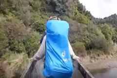 Τρομακτικό βίντεο: Γέφυρα καταρρέει την ώρα που τη διασχίζουν τέσσερις άνθρωποι [video]