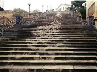 Φωτογραφία για Πάτρα: Χείμαρρος οι σκάλες της Πατρέως - Δείτε φωτο