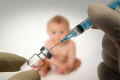 Αλαλούμ για τις ελλείψεις στα παιδικά εμβόλια: Άλλα λέει το υπ. Υγείας, άλλα ο ΕΟΦ