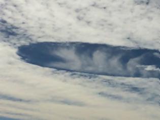 Φωτογραφία για ΑΠΙΣΤΕΥΤΟ βίντεο! Σύννεφα δημιούργησαν κάτι σαν μία «τρύπα στον ουρανό»