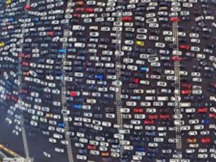 Φωτογραφία για Χιλιάδες εγκλωβισμένα αυτοκίνητα στην Κίνα