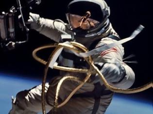 Φωτογραφία για Έτσι μπαίνουν οι αστροναύτες στις στολές τους [video]