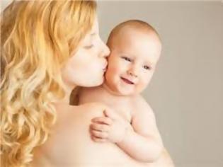 Φωτογραφία για Τα χάδια και η αγκαλιά συμβάλλουν στην καλή υγεία του μωρού