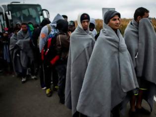 Φωτογραφία για Χιλιάδες μετανάστες πέρασαν στην Κροατία