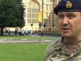 Φωτογραφία για Βρετανός στρατηγός: Ναι στους ομοφυλόφιλους στο στρατό, τον κάνουν πιο αποτελεσματικό