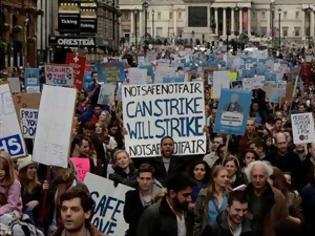 Φωτογραφία για Λονδίνο: Μαζική πορεία για τις συμβάσεις των γιατρών