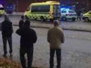 Φωτογραφία για ΣΟΚ στη Σουηδία: Μασκοφόρος οπλισμένος με σπαθί εισέβαλε σε σχολείο - Νεκροί ένας καθηγητής και ένας μαθητής