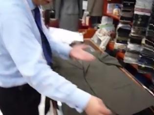 Φωτογραφία για Πως να διπλώσετε ένα κουστούμι για τη βαλίτσα [video]