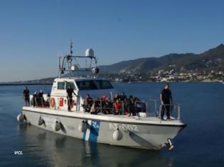 Φωτογραφία για Άκαρπες έως τώρα οι έρευνες για 7 αγνοούμενους στην θαλάσσια περιοχή των ανατολικών ακτών της Λέσβου: 3 νεκροι - 53 διασωθέντες