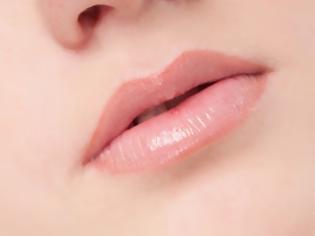 Φωτογραφία για ΣΟΚΑΡΙΣΤΙΚΟ: Δείτε την γυναίκα με τα μεγαλύτερα χείλη του διαδικτύου [photos]