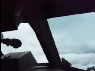 Φωτογραφία για Το αεροπλάνο που πέρασε μέσα από τον τυφώνα Πατρίτσια [video]