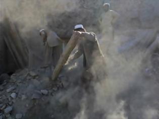 Φωτογραφία για Ξεπέρασαν τους 350 οι νεκροί του σεισμού σε Πακιστάν - Αφγανιστάν