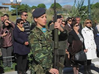 Φωτογραφία για Η Στρατιωτίνα στην παρέλαση της Λήμνου, που έκοψε «ανάσες»!