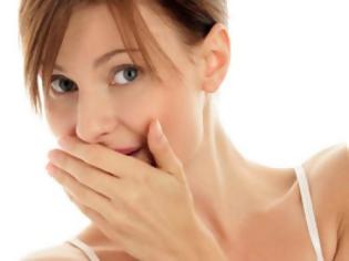 Φωτογραφία για Υποφέρετε από την κακοσμία στόματος; Δείτε τι πρέπει να κάνετε [video]