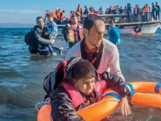 Φωτογραφία για Διασώθηκαν 100 πρόσφυγες που επέβαιναν σε ξύλινες βάρκες ανοιχτά της Χίου