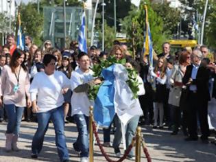 Φωτογραφία για Κατάθεση στεφάνου της Γέφυρας Ζώης ΑμεΑ στον Δήμο Περιστερίου