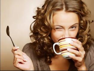 Φωτογραφία για Πίνετε τσάι; Με αυτό το μυστικό θα αποφύγετε τους λεκέδες στα δόντια σας