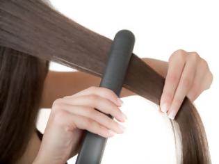 Φωτογραφία για Χρησιμοποιείτε και εσείς σίδερο για τα μαλλιά; Να τι πρέπει να κάνετε για να μην τα καίτε