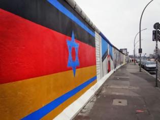 Φωτογραφία για Οι Γερμανοί προσπαθούν να σώσουν το Τείχος του Βερολίνου από τους τουρίστες