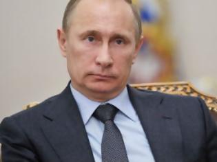 Φωτογραφία για Τι ετοιμάζει; Η ερώτηση που έκανε τον Πούτιν να... κλαίει από τα γέλια! [video]