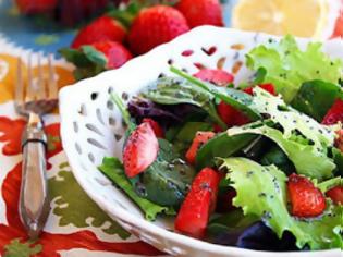Φωτογραφία για Σαλάτα με φράουλες και μαρούλι