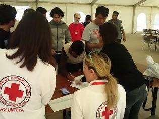 Φωτογραφία για Ελληνικός Ερυθρός Σταυρός: Διανομή 650 κιτίων με ανθρωπιστικό υλικό σε πρόσφυγες και μετανάστες στο Κέντρο Φιλοξενίας Προσφύγων στον Ελαιώνα και το Γαλάτσι [photos]