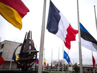 Φωτογραφία για Μεσίστια οι σημαίες στο ΝΑΤΟ